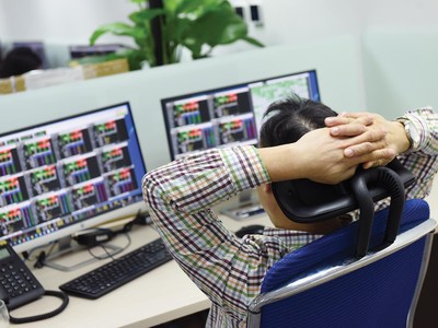 Nhiều nhà Kl99ok phiên bản mới không giấu nổi tâm lý chán nản khi thị trường “lình xình” kéo dài