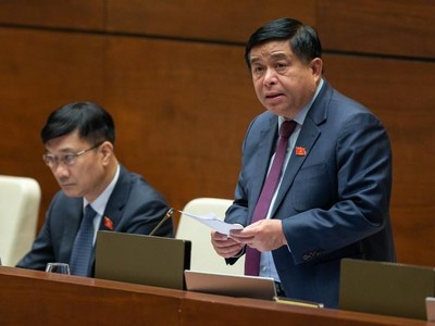Bộ trưởng Nguyễn Chí Dũng báo cáo, làm rõ một số nội dung các đại biểu Quốc hội quan tâm tại phiên thảo luận chiều ngày 28/10