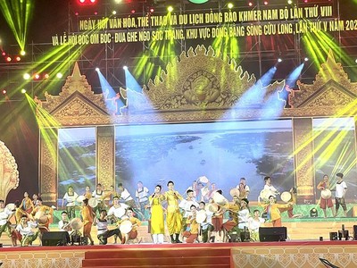 Một tiết mục văn hóa văn nghệ của đồng bào Khmer trình diễn tại Lễ khai mạc