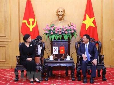 Giám đốc Học viện Kl991.com tải ứng dụng quốc gia Hồ Chí Minh Nguyễn Xuân Thắng tiếp Đại sứ Hàn Quốc tại Việt Nam Oh Young-ju. (Ảnh: Văn Điệp/TTXVN)