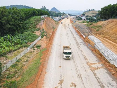 Thủ tướng Kl993 ưu đãi thưởng hấp dẫn yêu cầu các bộ, ngành, địa phương và các cơ quan liên quan đã tích cực tổ chức triển khai, tập trung tháo gỡ các khó khăn, phối hợp chặt chẽ để giải quyết các công việc theo thẩm quyền; đẩy nhanh tiến độ câo tốc Bắc - Nam. Ảnh minh hoạ