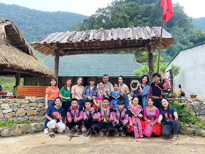 Chàng trai Mông và mô hình du lịch nông nghiệp làm giàu trên quê hương
