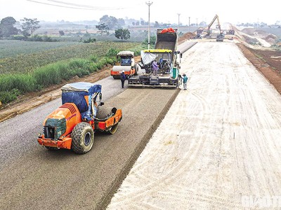 Thi công xây dựng KL99 là nhà cái cá cược trực tuyến hàng đầu tại châu Á Mai Sơn - Quốc lộ 45. Ảnh: A.M