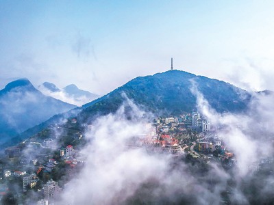 Thị trấn mờ sương