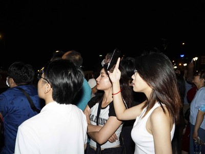 TP.HCM: Người dân hạnh phúc trong giây phút chào đón năm mới 