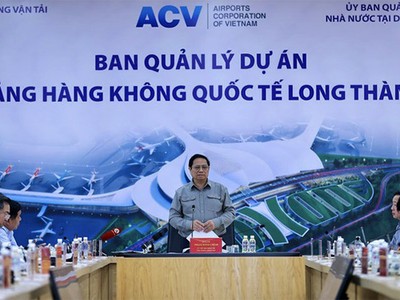 Thủ tướng Phạm Minh Chính phát biểu chỉ đạo các công việc cần làm trong thời gian tới để thúc đẩy tiến độ dự án - Ảnh: VGP/Nhật Bắc 