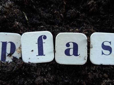 EU xem xét đề xuất cấm các loại "hóa chất vĩnh cửu" PFAS 
