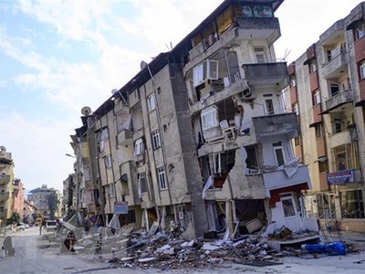 Tòa nhà bị phá hủy sau trận động đất tại Hatay, Thổ Nhĩ Kỳ, ngày 11/2/2023. (Ảnh: AFP/ TTXVN)