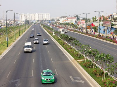 Đường Phạm Văn Đồng là tuyến đường rộng nhất tại TP.HCM hiện nay được Kl99ok phiên bản mới theo hình thức BT. Ảnh: Anh Quân 