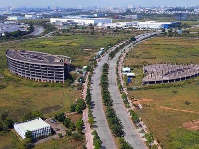 Dự án Công viên Sài Gòn Silicon tại Khu công nghệ cao TP.HCM đang xây dựng dở dang 2 tòa nhà rồi bỏ hoang nhiều năm nay. Ảnh: Lê Huy