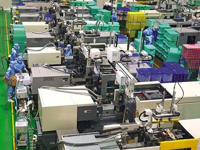 Dây chuyền Kl994 nhà cái bóng đá world cup vật liệu tổng hợp composite của Công ty NIKKISO (Nhật Bản) tại TP.HCM. Ảnh: Lê Toàn
