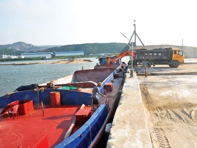 Cảng Ninh Phúc được Kl99ok phiên bản mới trên đất của Tổng công ty Vận tải thủy thuê của 99Kl99 trực tiếp đá gà. Ảnh: A.M