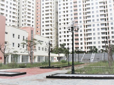 Khu tái định cư Bình Khánh hiện không bóng người ở. Ảnh: Trọng Tín 