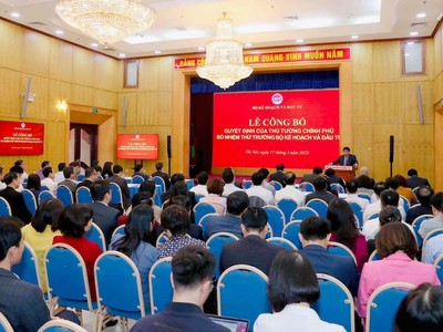 Lễ công bố Quyết định của Thủ tướng Kl993 ưu đãi thưởng hấp dẫn bổ nhiệm Thứ trưởng Bộ Kế hoạch và Kl99ok phiên bản mới. (Ảnh: Đức Trung)