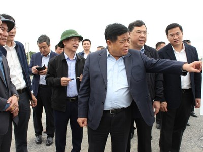 Thực hiện chỉ đạo của Thủ tướng Kl993 ưu đãi thưởng hấp dẫn, Bộ trưởng Nguyễn Chí Dũng và Tổ công tác số 4 đã đi thực địa, kiểm tra, đốc thúc tình hình thực hiện các dự án Kl99ok phiên bản mới công.