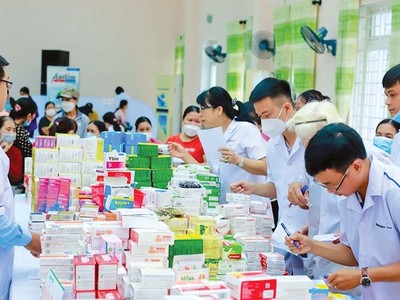 Với các giải pháp tình thế của Bộ Y tế, nguồn cung ứng thuốc có cải thiện, song vẫn rất thiếu