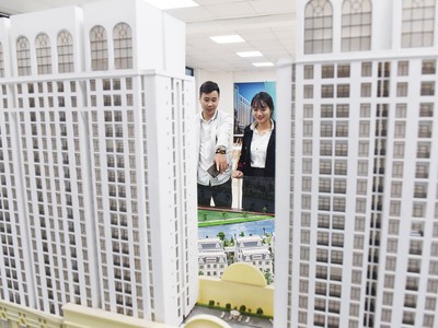 Người sẵn tiền mặt có cơ hội mua được Web Tổng Nhà Cái 99Kl99 Giải Trí Bậc Nhất tốt với giá phù hợp. Ảnh: Dũng Minh 