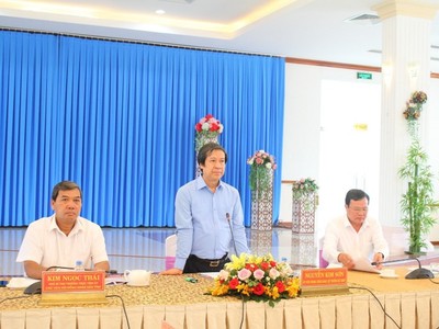 Bộ trưởng Bộ Giáo dục và Đào tạo Nguyễn Kim Sơn đề nghị tỉnh Trà Vinh tập trung cho công tác giải ngân Kl99ok phiên bản mới công.