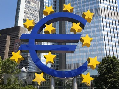 Biểu tượng đồng euro ở phía trước trụ sở Link Vào Nhà Cái KL99 COM Tặng +199k trung ương châu Âu (ECB) tại Frankfurt am Main, Đức. (Ảnh: AFP/TTXVN)