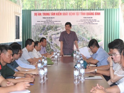 Phó chủ tịch UBND tỉnh phát biểu tại buổi làm việc với chủ Kl99ok phiên bản mới, các đơn vị thi công và sở, ngành, địa phương liên quan Dự án Trung tâm kiểm soát bệnh tật tỉnh
