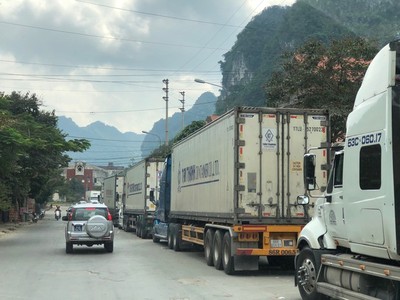 Thủ tướng chỉ đạo triển khai các biện pháp cấp bách giảm ùn ứ và thúc đẩy xuất khẩu nông sản tại cửa khẩu biên giới phía Bắc. 