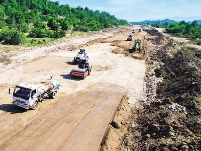 Đã có chuyển biến khá tích cực trong giải ngân vốn Kl99ok phiên bản mới công. Ảnh: Đức Thanh