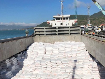 Tàu chở bột sắn xuất khẩu của Công ty An Phát