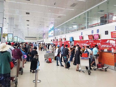 Khách hàng dễ dàng tiếp cận dịch vụ vận chuyển hàng không, với sản phẩm đa dạng, mức giá phù hợp. Ảnh: Đức Thanh