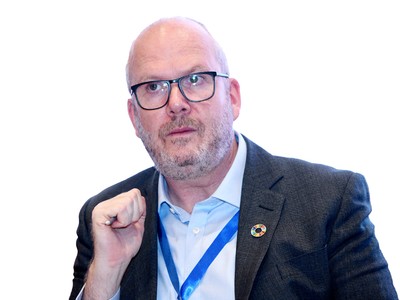 Ông CHRIS HOGG, Phó chủ tịch phụ trách Phát triển bền vững và Truyền thông khu vực châu Á, châu Đại Dương và châu Phi, Kl994 game bài casino hấp dẫn Nestlé
