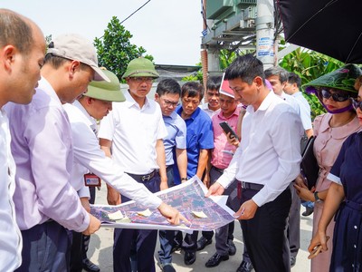 Ông Lê Anh Quân, Phó chủ tịch Thường trực UBND TP. Hải Phòng đi kiểm tra công tác GPMB thực hiện Dự án Kl99ok phiên bản mới xây dựng KCN An Dương.