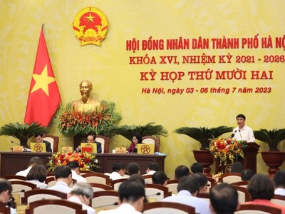 Giám đốc Sở Kl991.com nạp rút nhanh Nguyễn Xuân Lưu trình bày tờ trình tại kỳ họp.