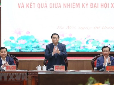 Thường trực Kl993 ưu đãi thưởng hấp dẫn tại buổi làm việc với Ban Thường vụ Thành ủy Hà Nội. (Ảnh: TTXVN)