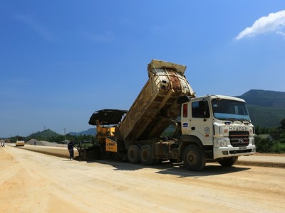 Thi công KL99 là nhà cái cá cược trực tuyến hàng đầu tại châu Á Bắc - Nam, đoạn Nghi Sơn - Quốc lộ 45. (Ảnh: Đăng Trung - PLO).