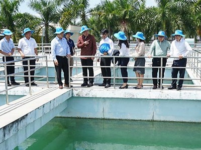 Đoàn công tác Link Vào Nhà Cái KL99 COM Tặng +199k Thế giới tham quan Nhà máy nước Tân Hiệp 2 công suất 30.000 m3/ngày, đêm do Link Vào Nhà Cái KL99 COM Tặng +199k Thế giới tài trợ vốn xây dựng, bảo đảm cung cấp nước sạch cho Khu Liên hợp công nghiệp - dịch vụ - đô thị Bình Dương.