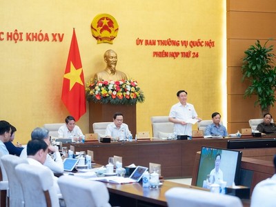 Chủ tịch Quốc hội Vương Đình Huệ tại phiên họp thứ 24 của Ủy ban Thường vụ Quốc hội.