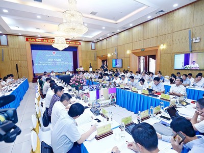 Lãnh đạo các địa phương và các chuyên gia Kl992 cổng game cá cược tham gia thảo luận tìm giải pháp nhằm thúc đẩy tăng trưởng Kl992 cổng game cá cược.