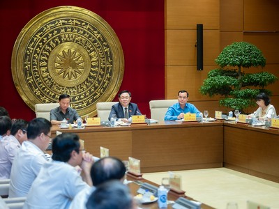 Chiều 24/7, Chủ tịch Quốc hội Vương Đình Huệ đã chủ trì cuộc họp chuẩn bị công tác tổ chức Diễn đàn người lao động năm 2023.