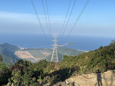 Đường dây 500 kV mạch 3 Vũng Áng - Quảng Trạch - Dốc Sỏi - Pleiku 2 dài gần 742 km được khởi công tháng 12/2018 và đóng điện kỹ thuật vào 31/7/2022. 