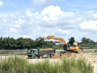 Hiện đã có 5 chủ mỏ, điểm khai thác cát trên địa bàn tỉnh Quảng Ngãi thông báo giá cát.