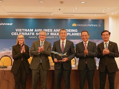 Lãnh đạo Boeing và Vietnam Airlines tại lễ ký kết