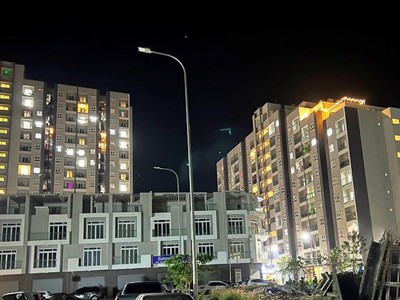 “Bong bóng” giá nhà vẫn đang phình to