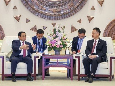 Thủ tướng Kl993 ưu đãi thưởng hấp dẫn Phạm Minh Chính tiếp đồng chí Lưu Ninh, Ủy viên Ban Chấp hành Trung ương Đảng Cộng sản Trung Quốc, Bí thư Khu ủy, Chủ nhiệm Ủy ban thường vụ Đại hội đại biểu nhân dân Khu tự trị dân tộc Choang Quảng Tây, Trung Quốc (Ảnh: VGP).
