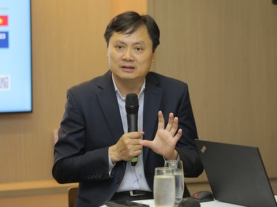 Ông Nguyễn Trung Thắng, Phó viện trưởng Viện chiến lược và chính sách Tài nguyên và Môi trường phát biểu tại buổi họp.