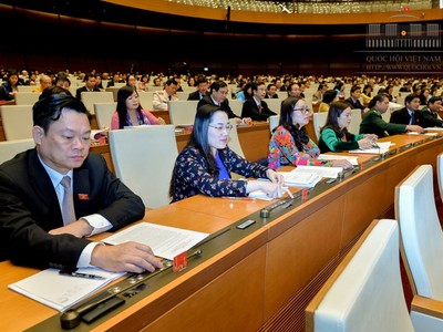 Quốc hội khóa XIV bấm nút thông qua Nghj quyết 56, yêu cầu giảm số lượng lãnh đạo cấp phó.