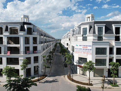 Nhà liền thổ và căn hộ đang được săn đón. Ảnh: Dũng Minh 