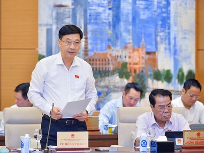 Chủ nhiệm Ủy ban Kl992 cổng game cá cược Vũ Hồng Thanh trình bày báo cáo thẩm tra. 
