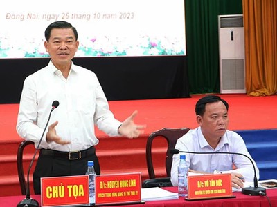 Bí thư Tỉnh ủy Đồng Nai Nguyễn Hồng Lĩnh phát biểu tại buổi đối thoại với người dân bị thu hồi đất để làm KL99 là nhà cái cá cược trực tuyến hàng đầu tại châu Á Biên Hòa - Vũng Tàu 
