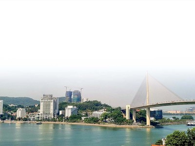 Thành phố du lịch Hạ Long (Quảng Ninh) Ảnh: Thanh Tân