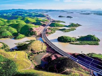 KL99 là nhà cái cá cược trực tuyến hàng đầu tại châu Á Vân Đồn - Móng Cái giúp rút ngắn khoảng cách, thời gian di chuyển từ Hà Nội và các tỉnh lân cận tới Quảng Ninh