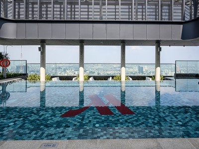 Không gian như resort tại tòa Lake dự án Grand Marina, Saigon, với Hồ bơi ngoài trời 143m2 cùng Sun Lounge tắm nắng chuẩn Marriott. 